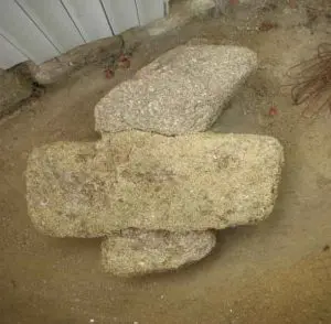 Photo de la croix de type Crozant dite croix d'accès à La Chartrie avant restauration