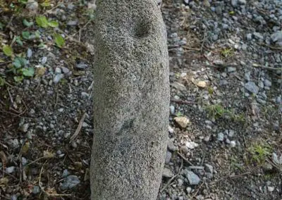 Photo de la croix de type Crozant dite Croix d'accès à la Chaudronnière avec cupule visible