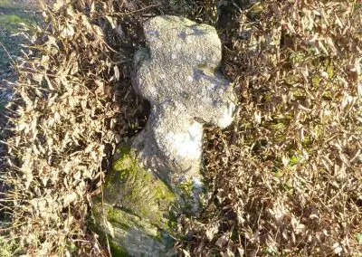 Photo de la croix de type Crozant dite Croix d'accès à la Chaudronnière avec cupule visible