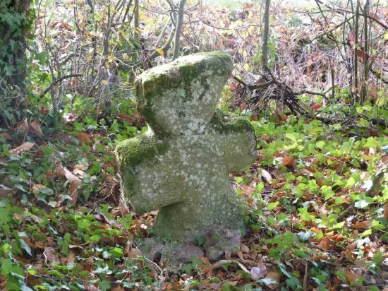 Article-France-Pittoresque-2018-Croix-Crozant Photo d'une croix de Crozant illustrant un article de France pittoresque
