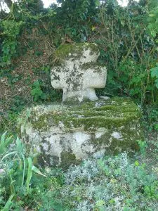 Photo de la croix de type Crozant dite croix de Josnon - Village