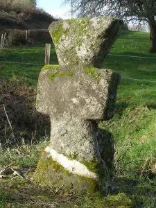 Photo de la croix de type Crozant dite croix d'accès à La Querlière